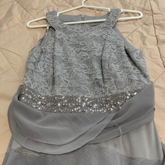 Formal dress - Picture 5 of 6